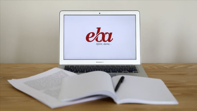 EBA'nın canlı sınıflarında ilk hafta 150 bin ders yapıldı