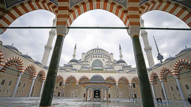 Vali Yerlikaya paylaştı! İşte İstanbul'da cuma namazı kılınacak camiler!