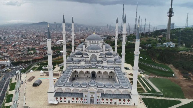 İstanbul’da Cuma ve vakit namazı kılınacak camiler? İstanbul’da hangi camiler açık?