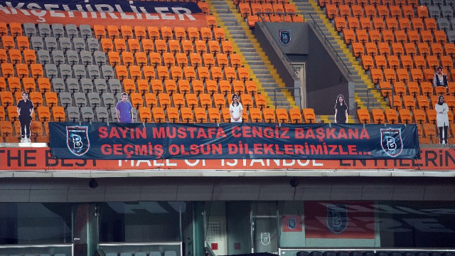 Başakşehir’den Başkan Mustafa Cengiz için pankart