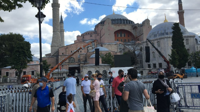 Ayasofya Camii'de yeni düzenleme! Yabancı turistlere ücretli olacak