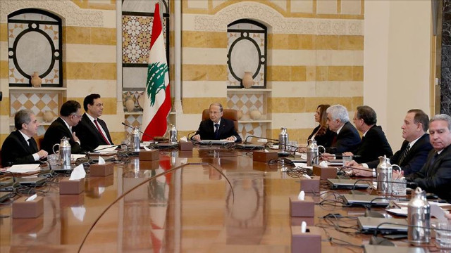 Lübnan hükümeti istifa etti