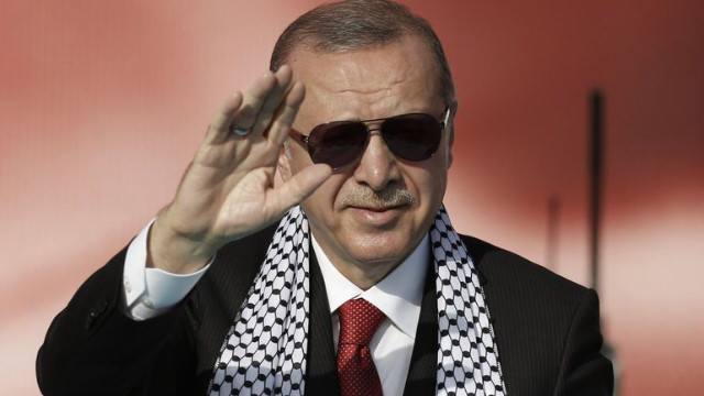 Fransız Le Monde: Erdoğan, Kremlin ve Beyaz Saray'la alay ediyor
