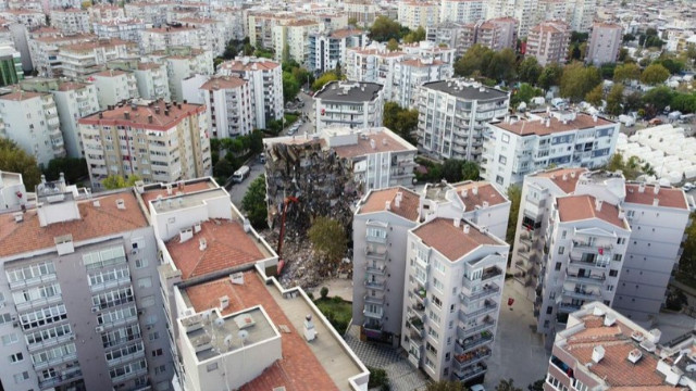 İzmir’de tahliye edilen ve yıkılan bina sayısı açıklandı
