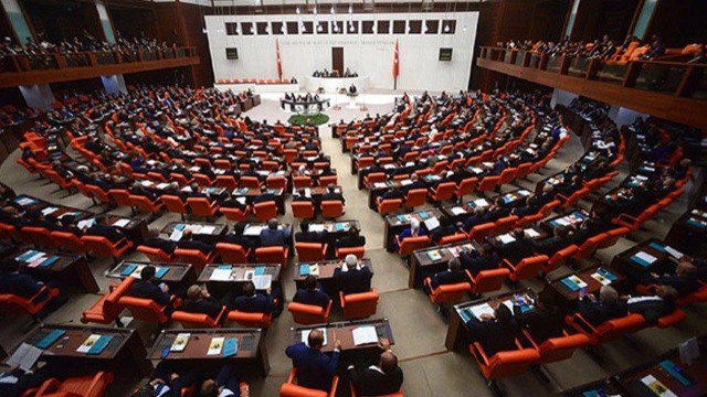 AK Parti 5. Yargı Paketi'ni Meclis'e sundu