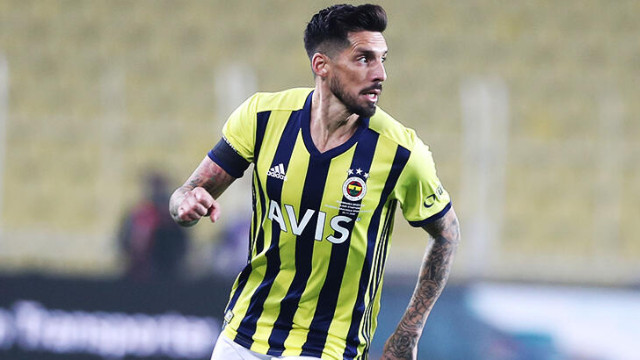 Fenerbahçe'de Jose Sosa ile yollar ayrılıyor mu?