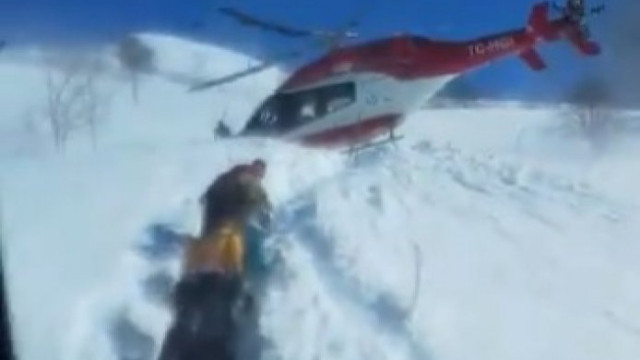Van'da ulaşımı kapanan köyden hastayı helikopter aldı
