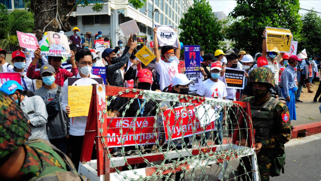 Myanmar'da protestolar internet erişimi yasaklarına rağmen sürüyor