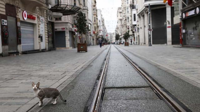 İstanbul sokaklarında kısıtlama sessizliği hakim