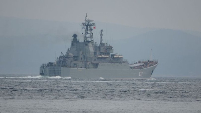 Rus savaş gemileri Karadeniz'e geçti!