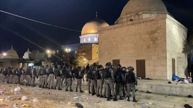 İsrail Mescid-i Aksa'da cemaate saldırdı! Türkiye'den İsrail'ie tepkiler...