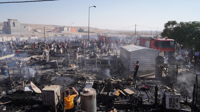 Irak'ta mülteci kampında yangın: 340 çadır küle döndü