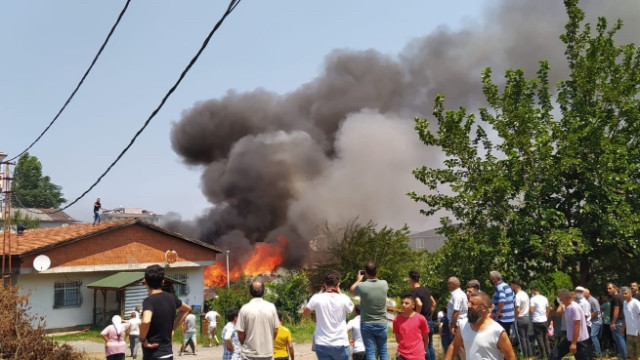 Sultanbeyli’de bayram günü çıkan yangın mahalleliyi sokağa döktü