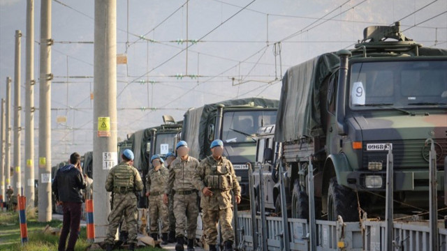 Tezkere Meclis'ten geçti: Zırhlı konvoylar İdlib ve Tel Abyad'a doğru yola çıktı