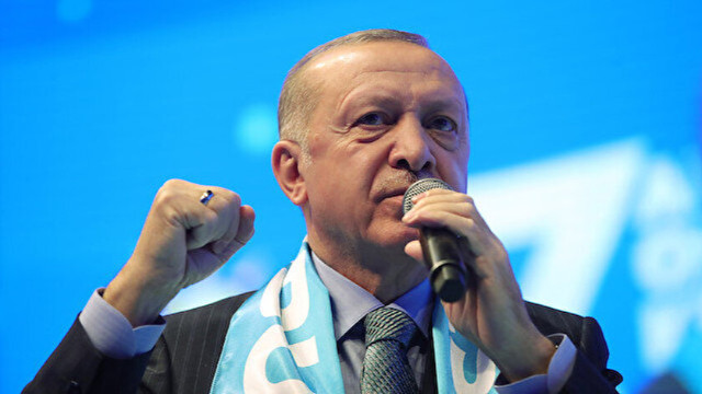 Cumhurbaşkanı Erdoğan partililere seslendi: Hiç endişeniz olmasın, biz dimdik ayaktayız