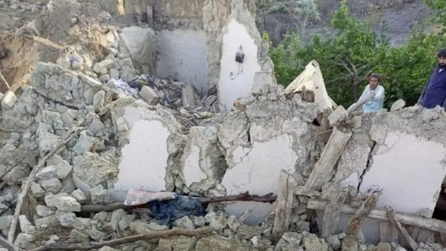 Afganistan'da  5,9 büyüklüğünde deprem! Ölü sayısı yükseldi