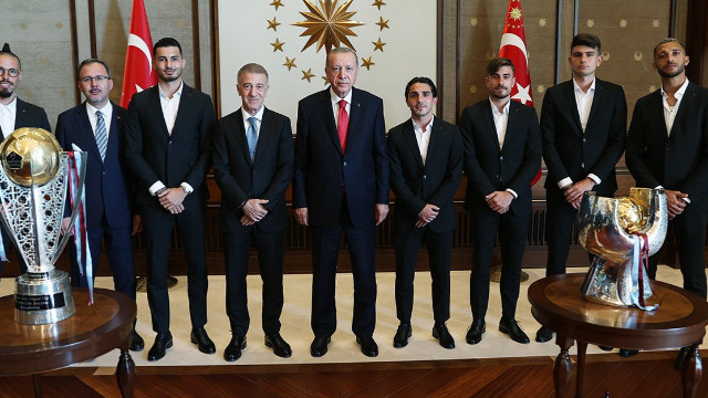 Cumhurbaşkanı Erdoğan Trabzonspor'u kabul etti