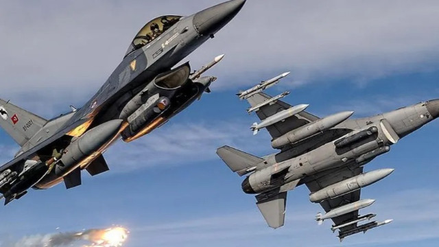 Türk F-16'larına Yunan uçaklarından taciz