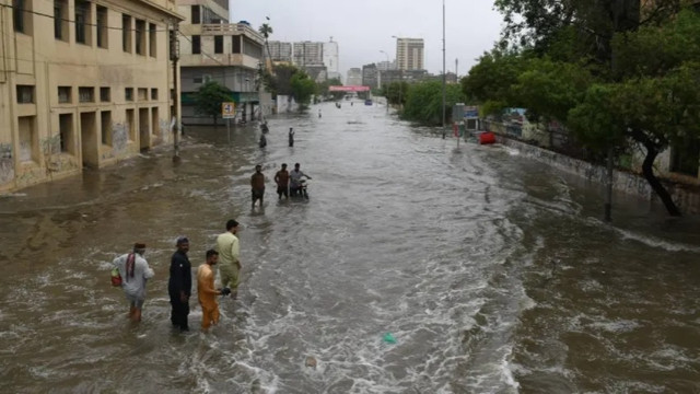 Pakistan'da muson yağmurlarında 777 kişi öldü