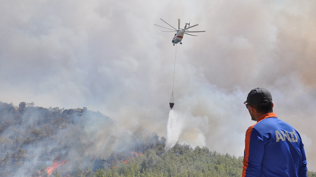 Mersin'de saatlerdir süren orman yangını kontrol altına alındı