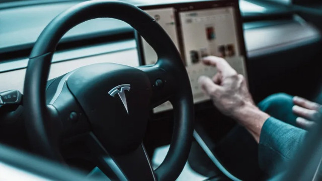 Tesla, 1 milyondan fazla aracı geri çağırıyor!