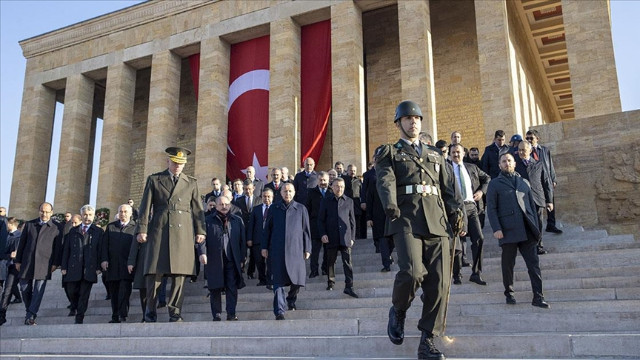 Anıtkabir'de Atatürk'ü anma töreni: Erdoğan Anıtkabir Özel Defteri'ni imzaladı