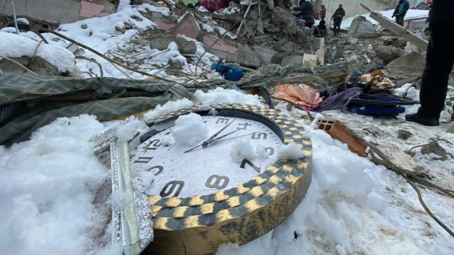Depremde 35 bin 418 kişi hayatını kaybetti