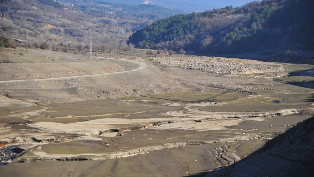 Bursa'da Nilüfer Barajı kurudu