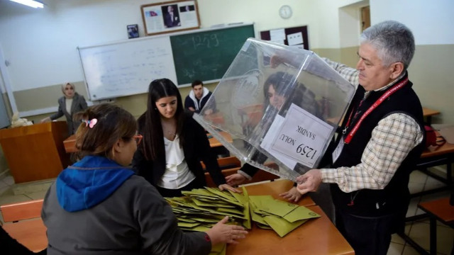 Türkiye'de tarihi seçim: Oy verme işlemi sona erdi!