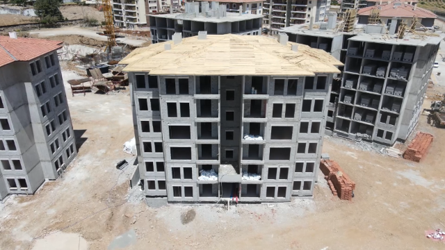 Bakan Kurum: Kurban Bayramı'na 15 blokta 360 dairenin kaba inşaatını tamamlamış olacağız