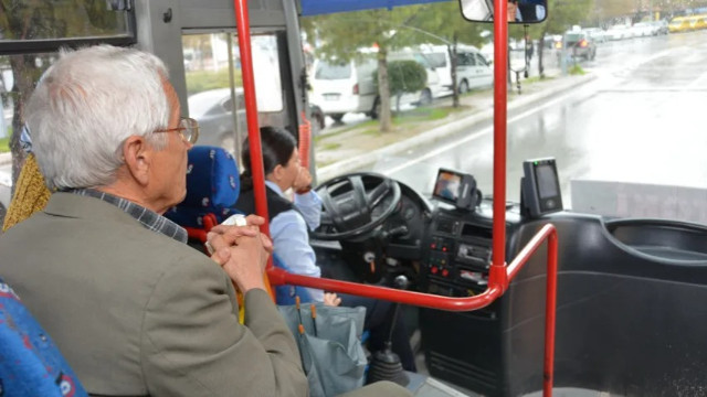 Bakan Göktaş'tan açıklama geldi: 65 yaş üzeri ücretsiz toplu taşıma bitecek mi?
