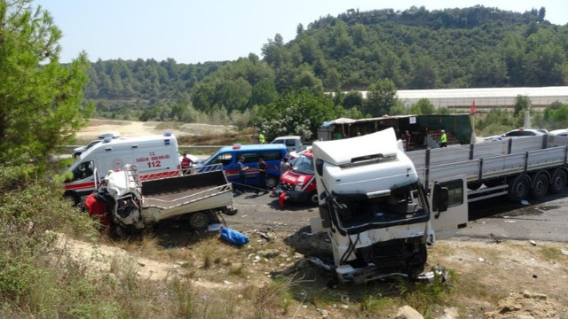 Antalya'da feci kaza: 2 kişi hayatını kaybetti