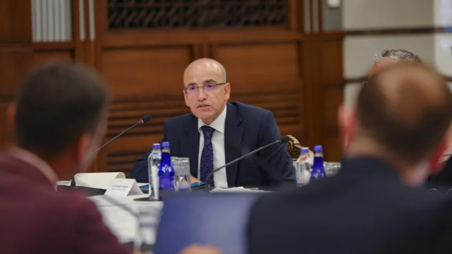 Bakan Şimşek: Özel tüketim daraldı, yatırım ve ihracat arttı