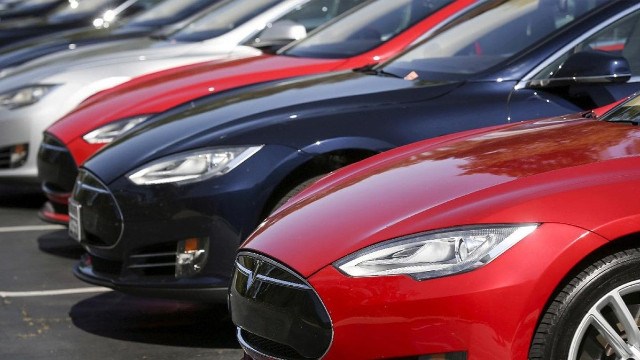Tesla milyonlarca aracını geri çağırdı