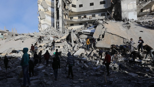 İsrail yine üç koldan saldırdı: Çok sayıda ölü ve yaralı var