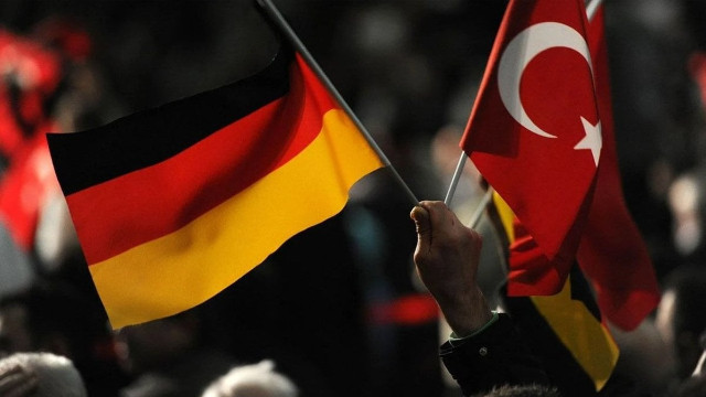 Neo-Nazilerin seçim zaferi Avrupa'daki Türkleri endişelendirdi: Demokratik direniş çağrısı