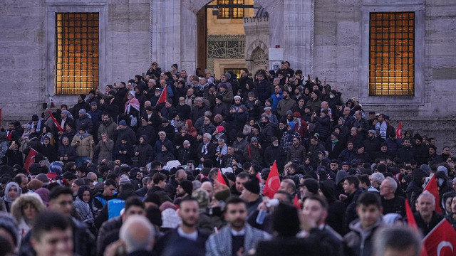 İstanbul'da tarihi buluşma: Yüz binler Gazze için Galata'ya yürüdü