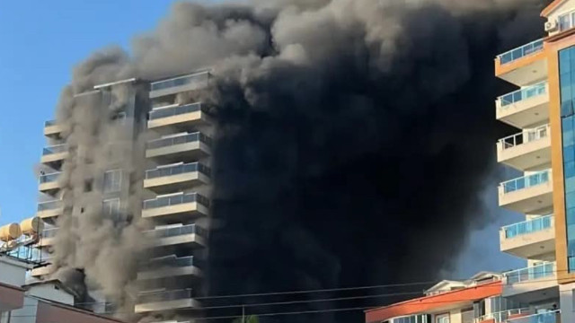 Antalya'da otel inşaatında yangın… İşçiler mahsur kaldı