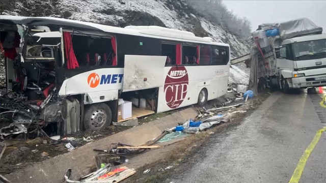 Yolcu otobüsünde can pazarı... İki ilde peş peşe feci kaza!