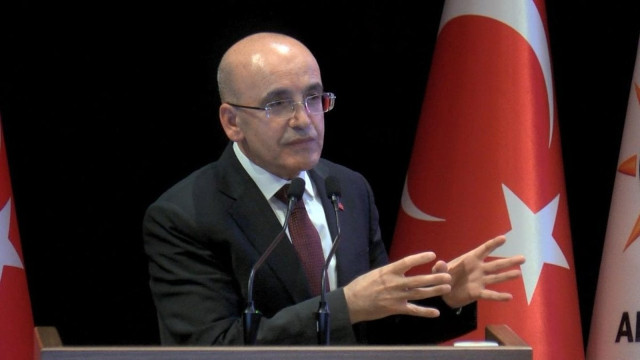 Şimşek, Trump’ın vergi kararına işaret etti: Görece düşük tarife oranı bazı sektörlerde avantaj sağlayabilir