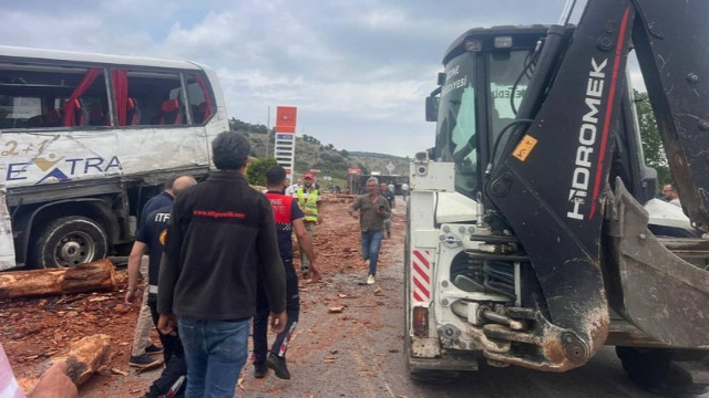 Çanakkale'de zincirleme kaza! Ölü ve yaralılar var
