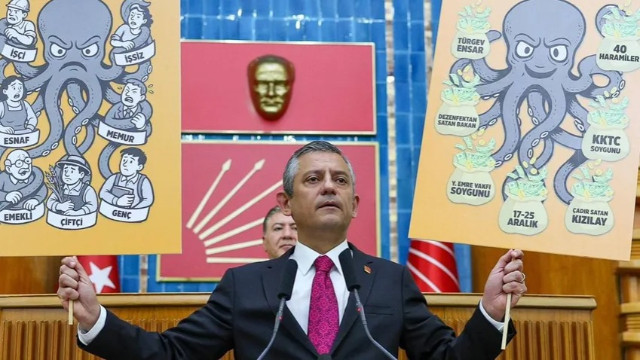 Özgür Özel kürsüden iki ahtapot gösterdi: Tayyip beyin esas ahtapotunu göstereyim