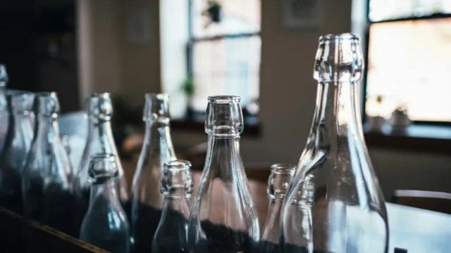 Bilim insanları duyurdu: Cam şişelerde, plastikten daha fazla mikroplastik tespit edildi