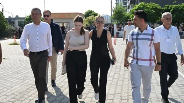 Özgür Özel'den anlamlı destek: Ferdi Zeyrek'in kızını üniversite sınavına götürdü