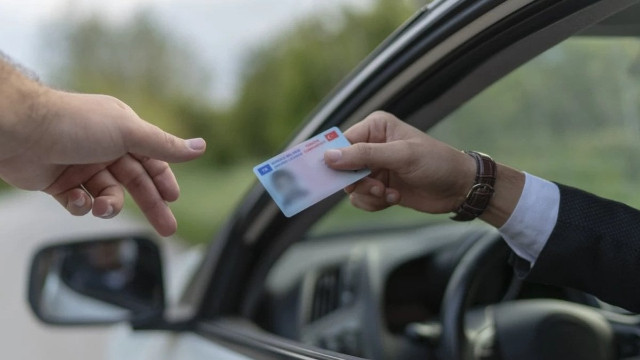 Milyonlarca sürücü için son uyarı: Eski tip sürücü belgelerini değiştirmek için son günler