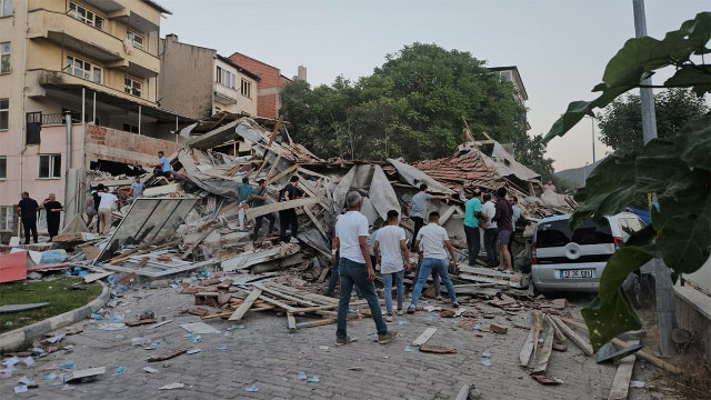 Balıkesir’de korkutan deprem!