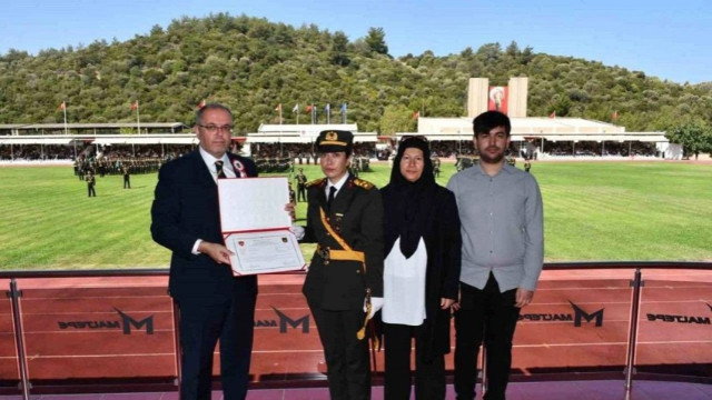 Kahraman astsubay Ömer Halisdemir'in kızı teğmen oldu