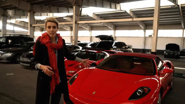 Esad ailesine ait lüks araçlar müzayedeye çıkarıldı