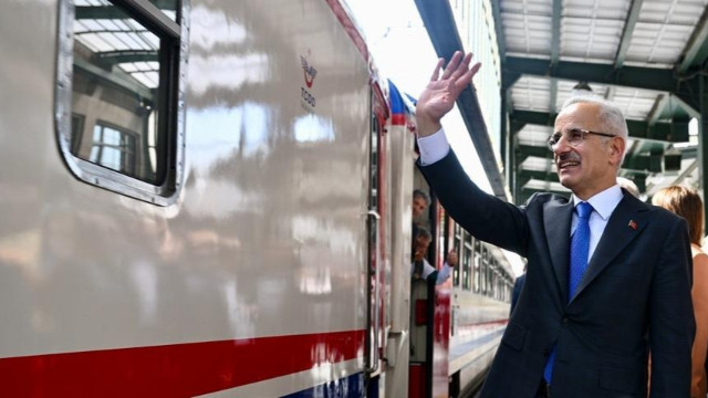 Bakan Uraloğlu duyurdu: Avrupa'nın en prestijli treni Türkiye'ye geliyor
