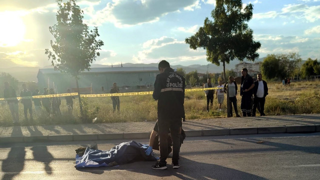 Afyonkarahisar’da TIR’la çarpışan motosikletteki 2 kişi öldü